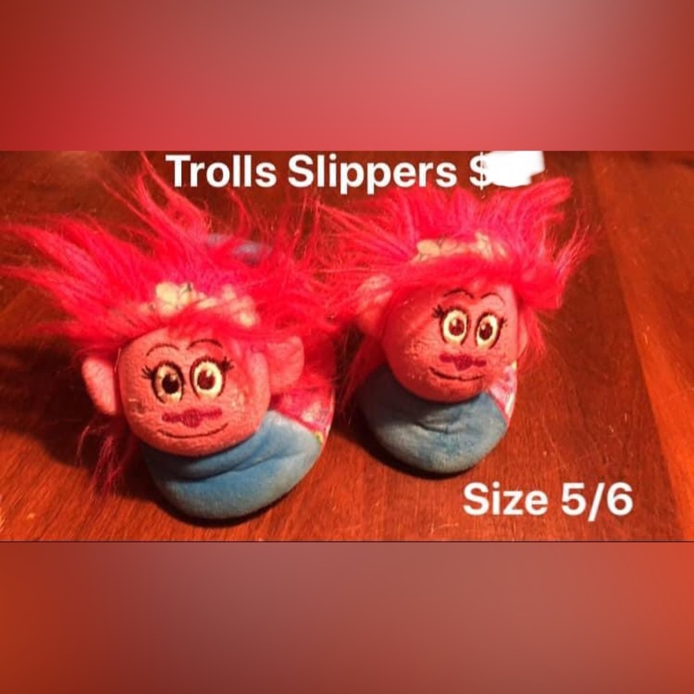 Size 5/6 Trolls Poppy slippers